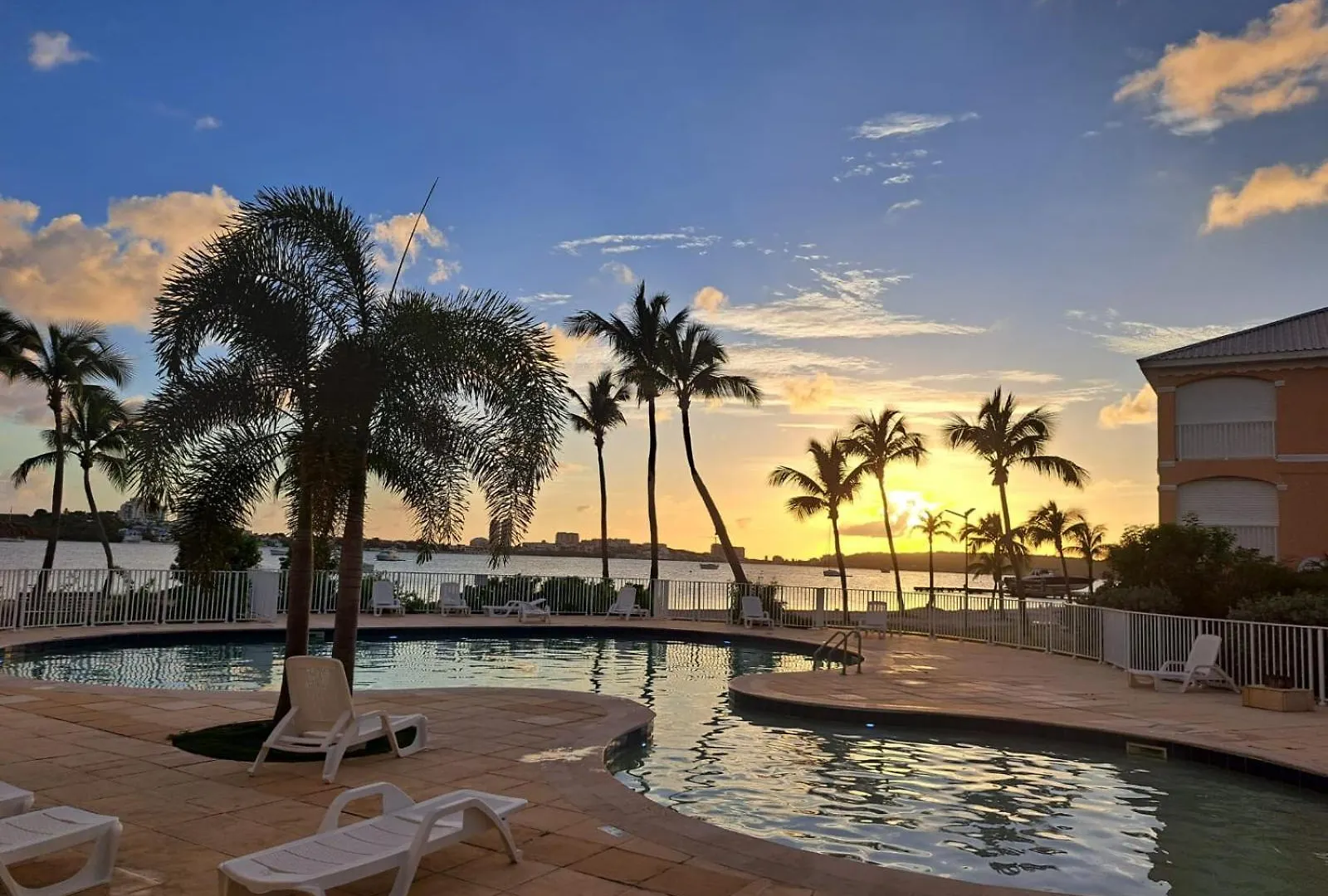 Superbe 2 Chambres Avec Piscine Baie Nettle 0*,  Sint Maarten/Saint Martin